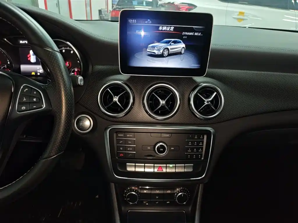 Mercedes-Benz GLA 2018 GLA 200 Fashion фото 13