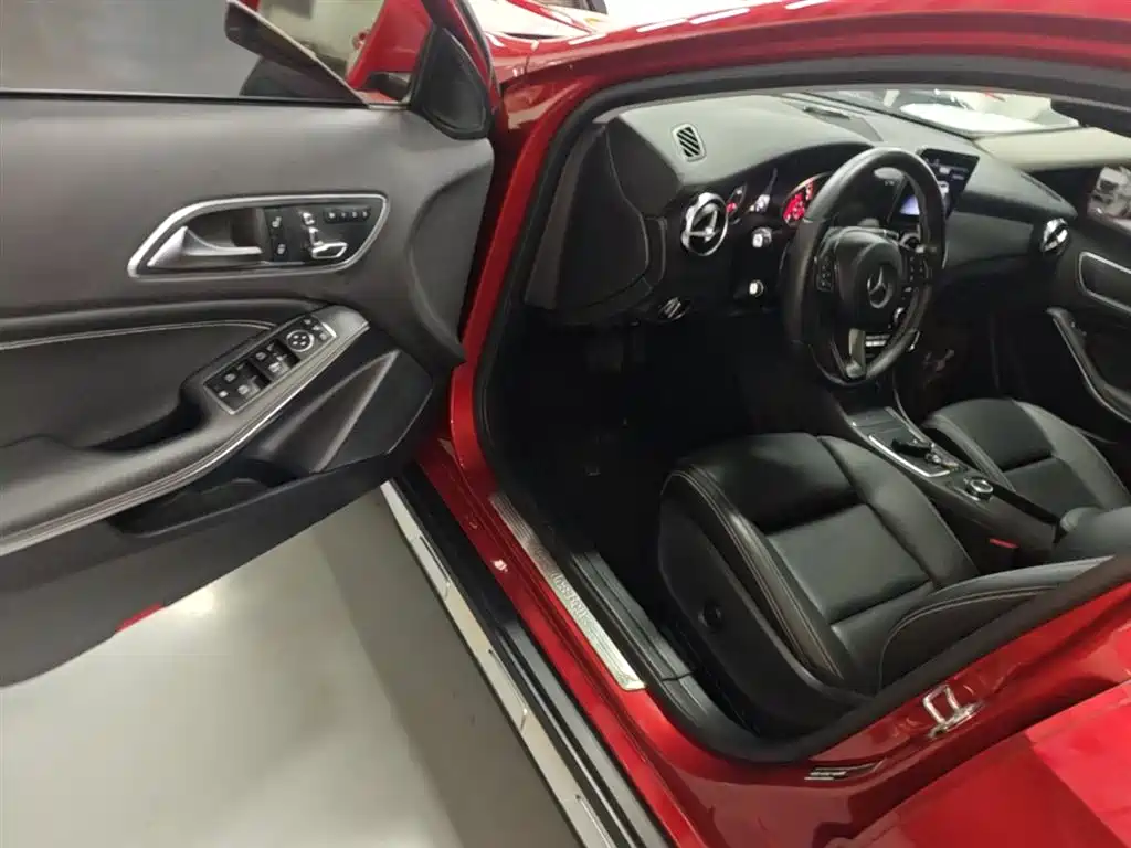 Mercedes-Benz GLA 2018 GLA 200 Fashion фото 16