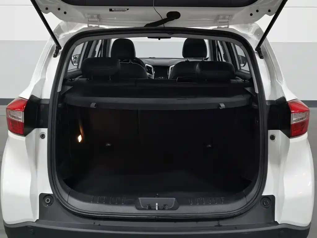 Фото 16 - Changan CS15EV