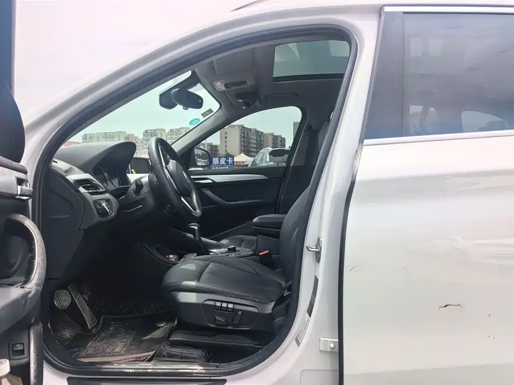 BMW X1 2018 sDrive20Li Leading Model фото 12