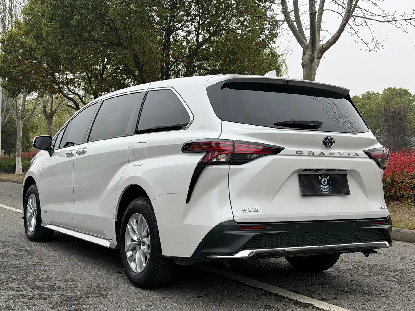 Toyota Granvia 2024 2.5L Hybrid Comfort фото 5