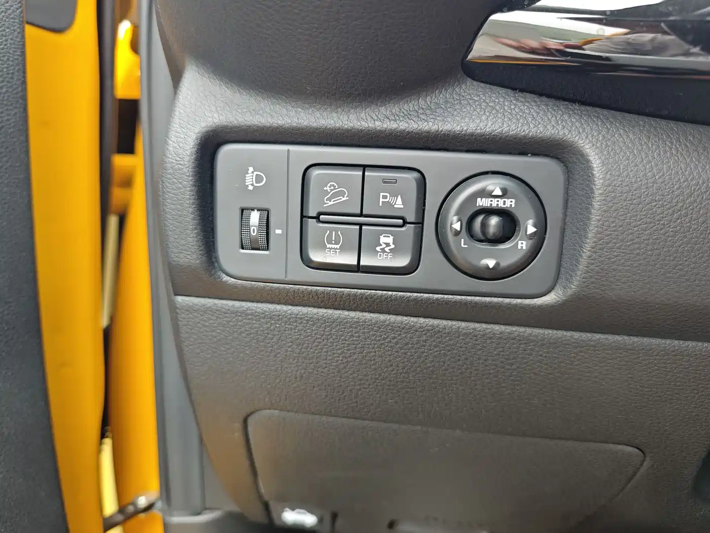 Kia KX1 2021 1.4L CVT Fun Sunroof Version фото 20