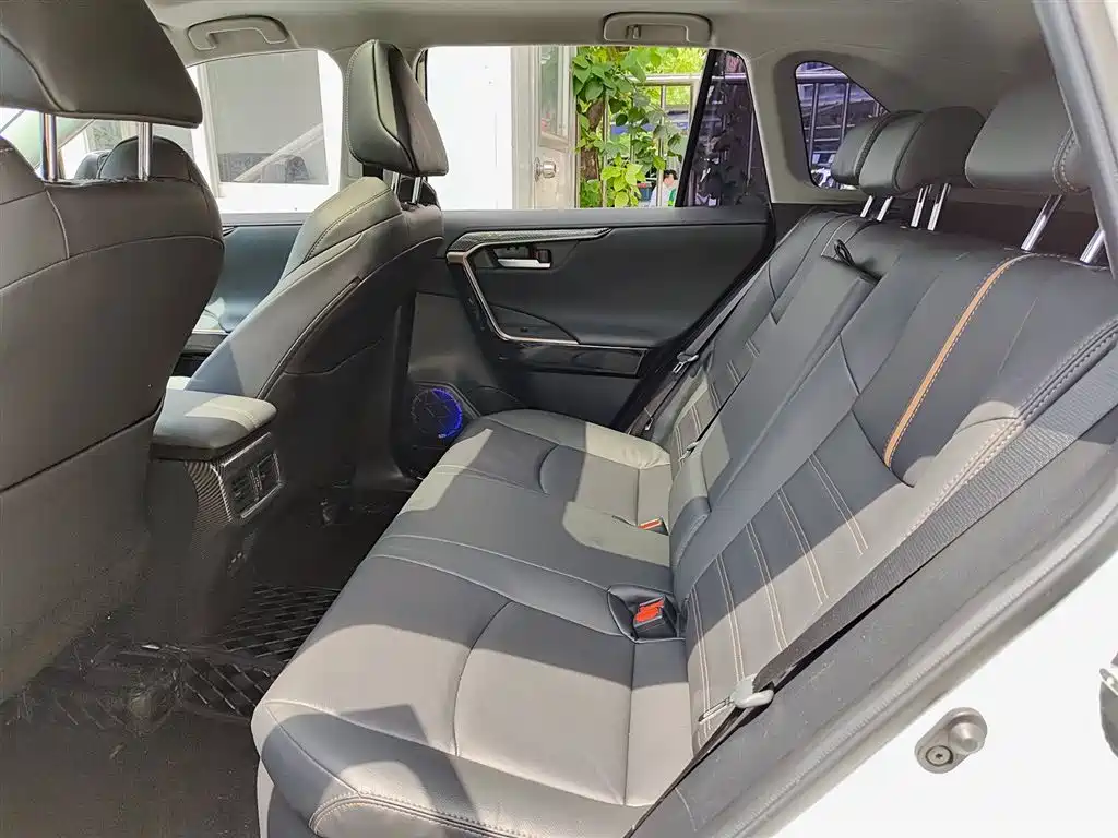 Toyota Wildlander 2024 Hybrid 2.5L E-CVT FWD Luxury PLUS Edition фото 8