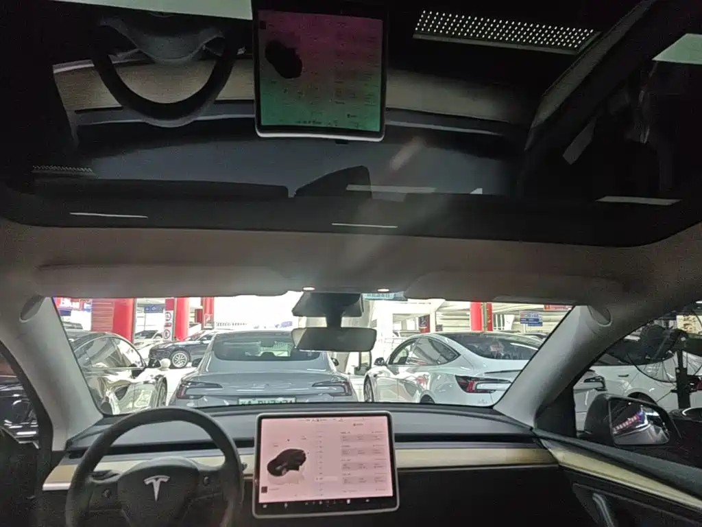 Фото 18 - Tesla Model Y