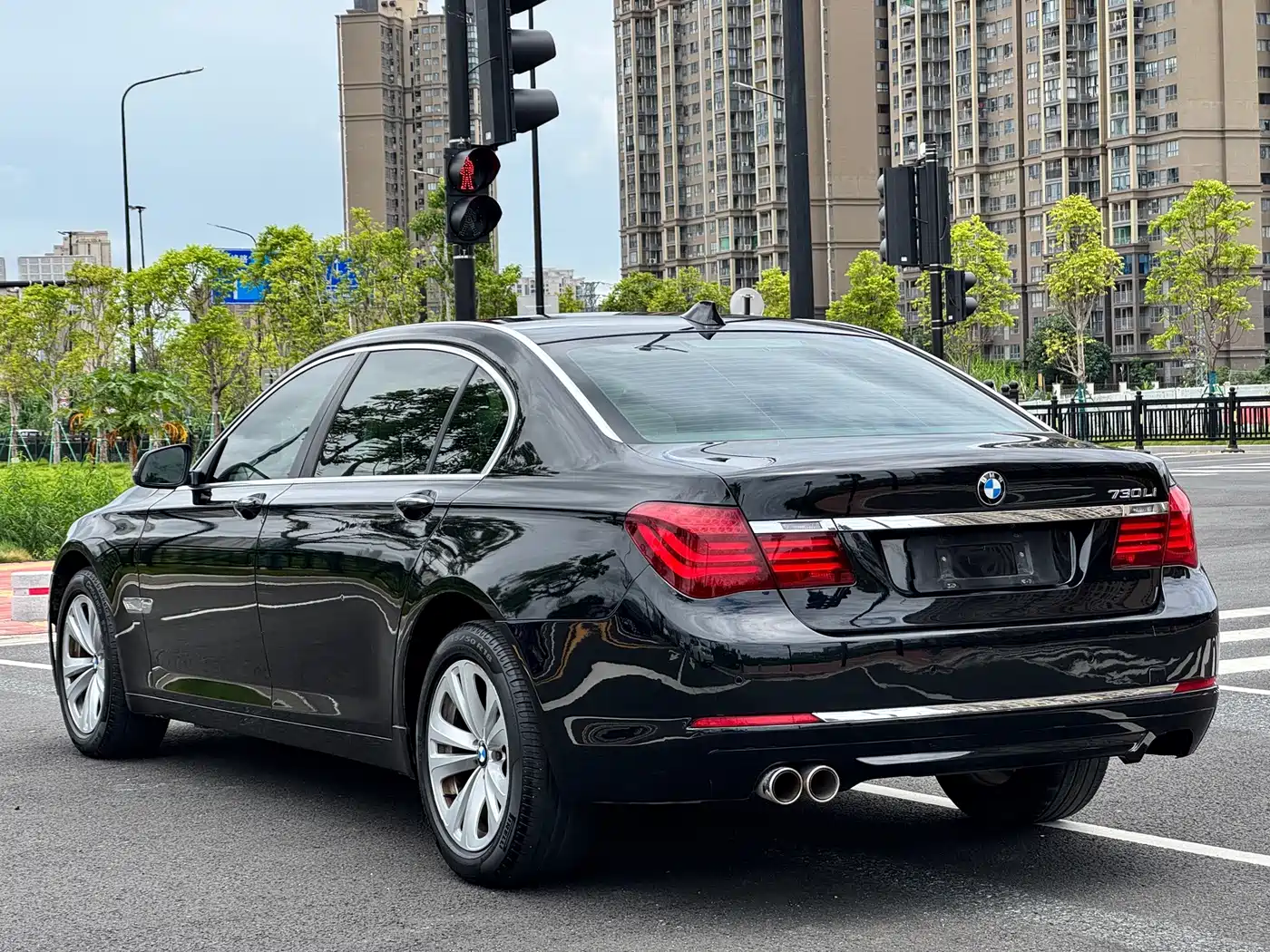 Фото 13 - BMW 7 Series