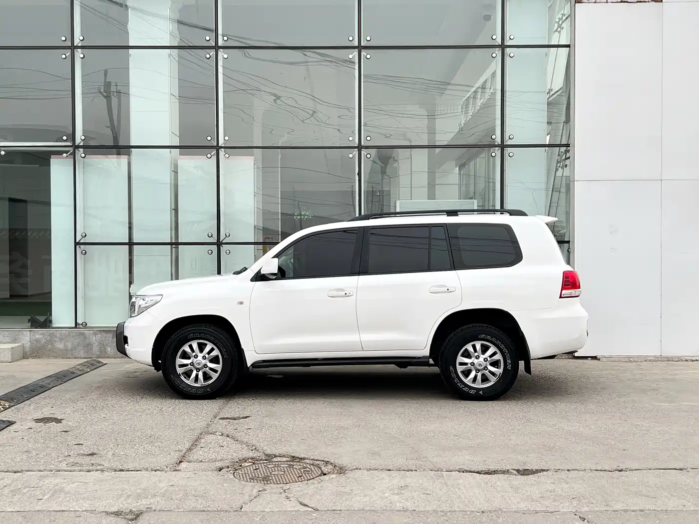Toyota Land Cruiser 2010 Model 4.7L Automatic VX фото 8