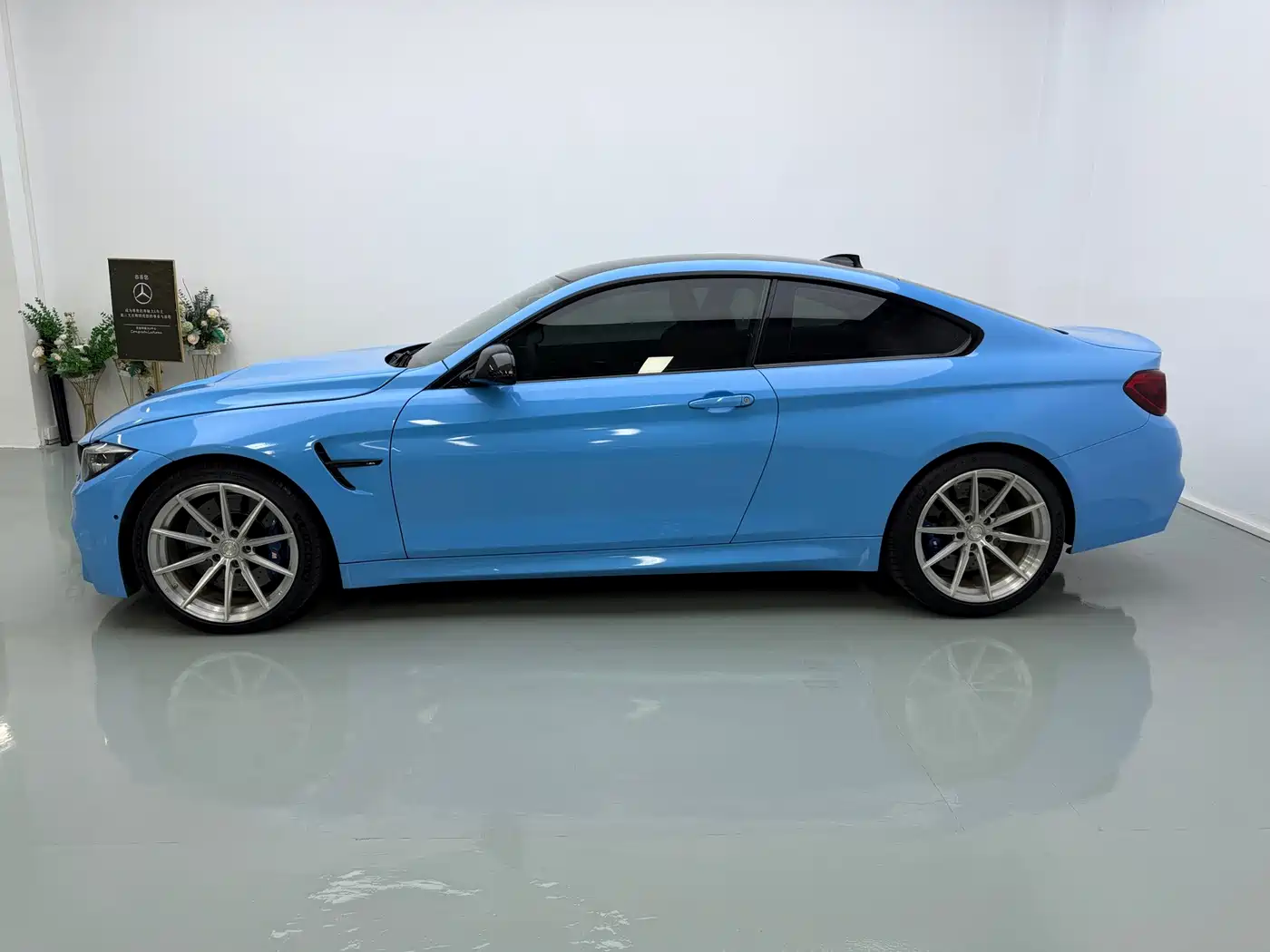 Photo 4 - BMW M4