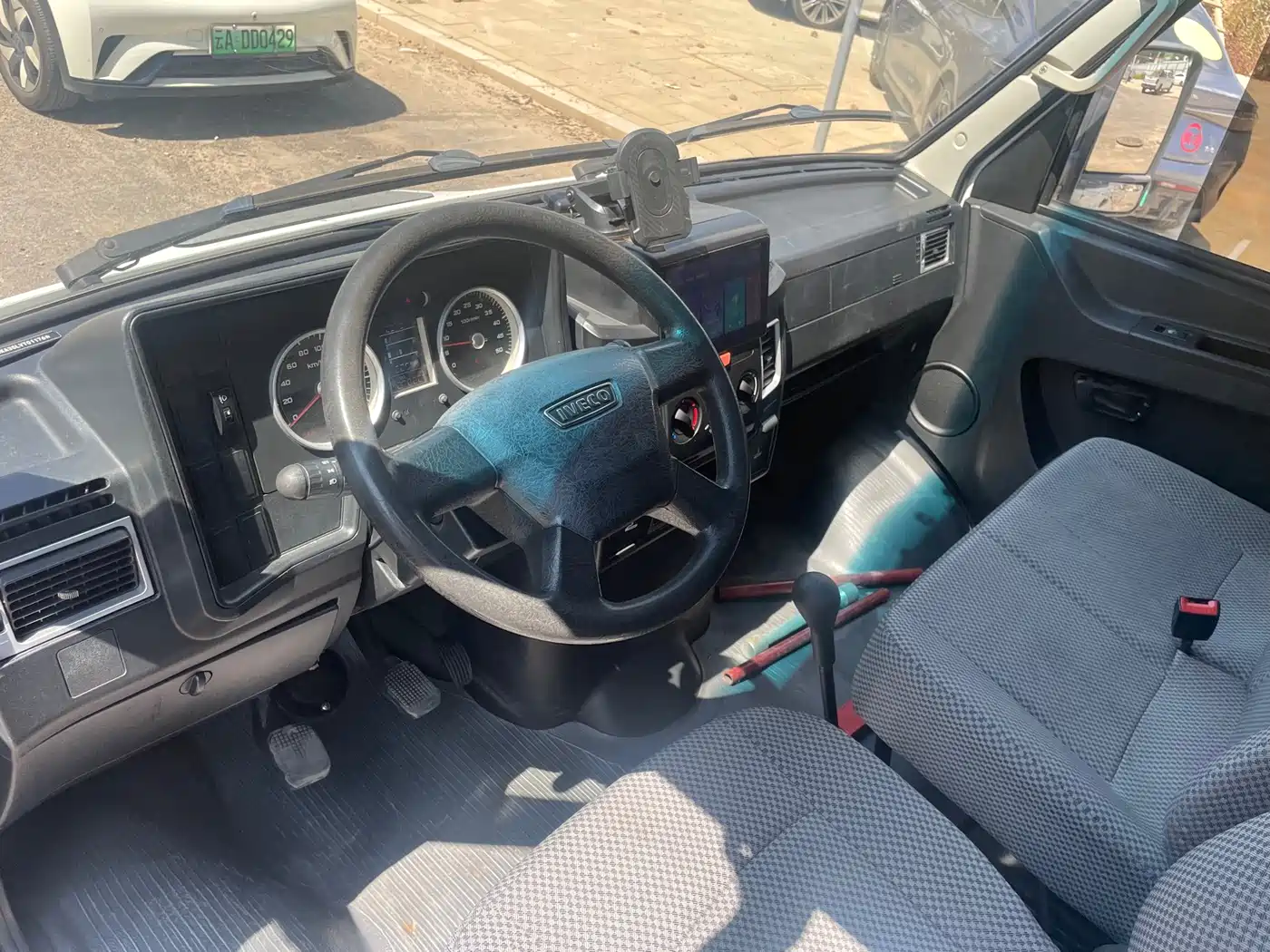 Iveco Daily 2020 2020 Model 2.8T V35 Van Dual-Tire Medium Roof 3 Seats China V