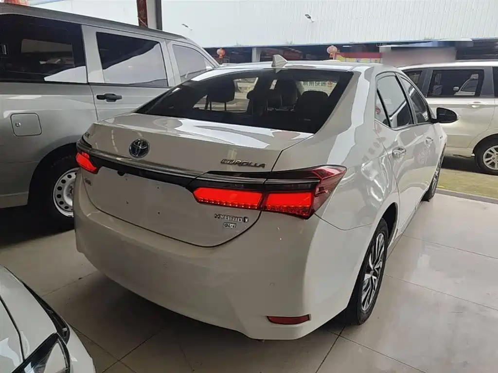 Toyota Corolla 2018 Hybrid 1.8L E-CVT Smart Edition фото 5