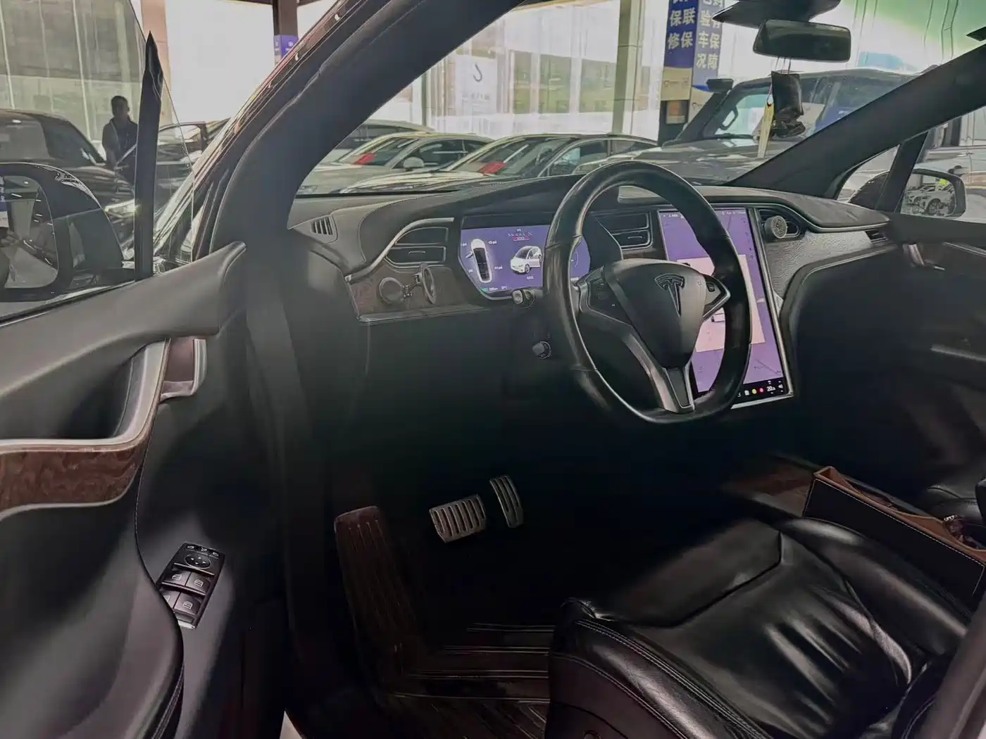 TESLA MODEL X