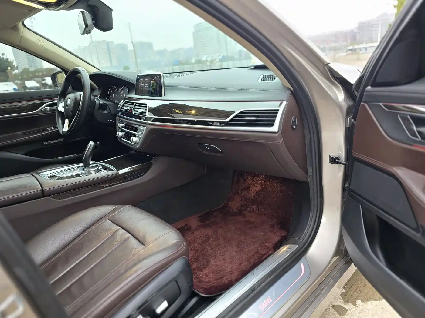 BMW 7 Series 2016 730Li Leading фото 10