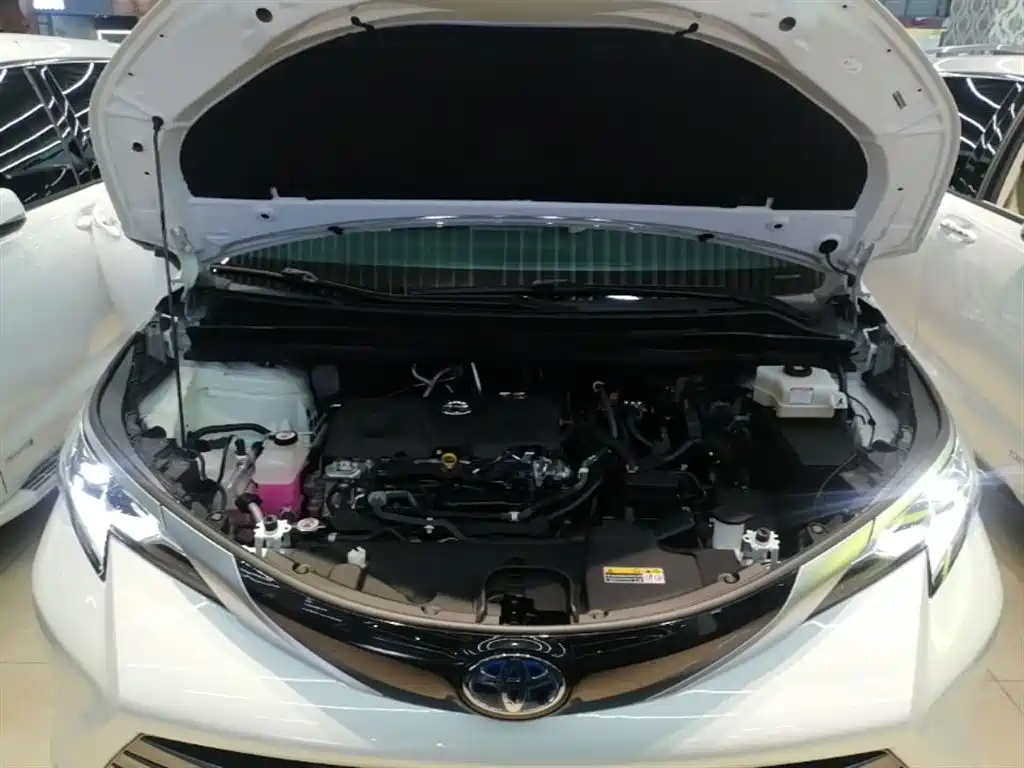 Toyota Sienna 2023 2.5L Hybrid Premium Edition фото 20
