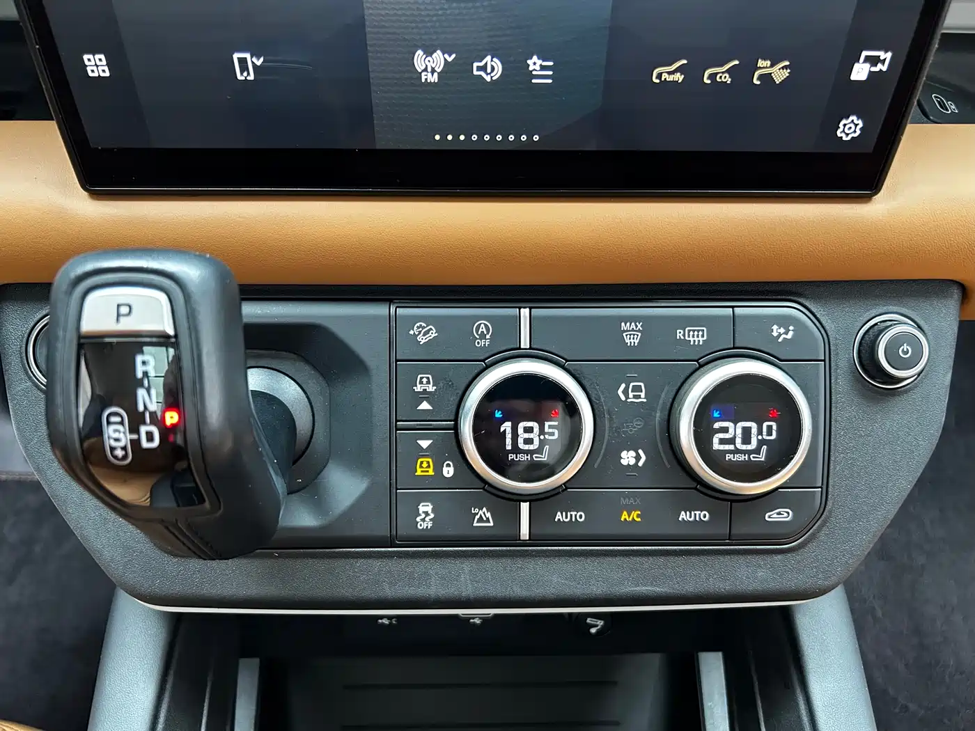 Land Rover Defender 2023 Model Year 130 3.0T P400 HSE фото 17