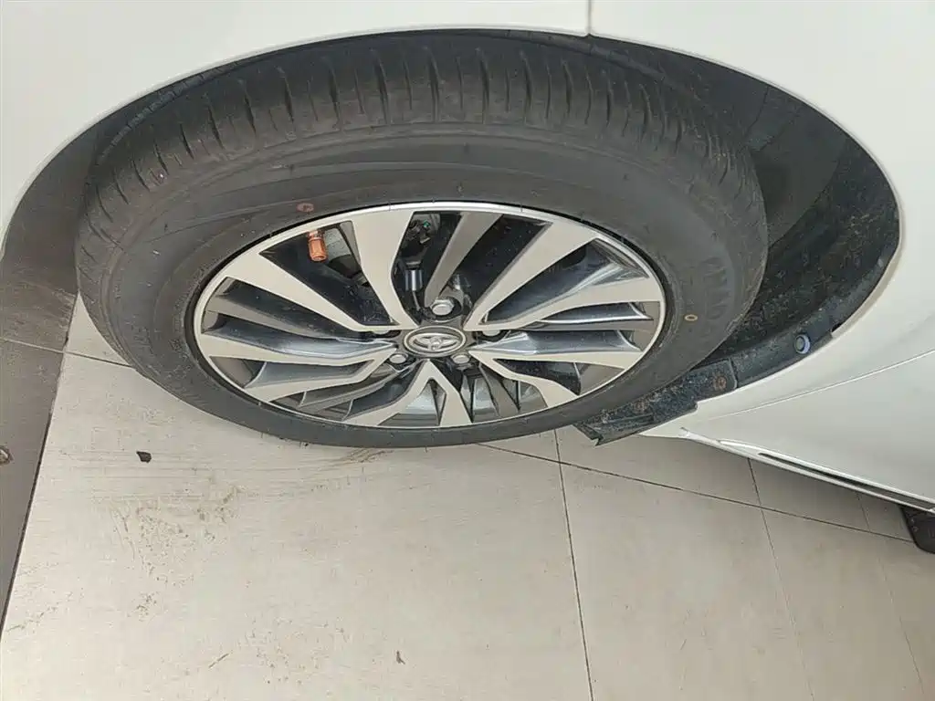 Toyota Corolla 2018 Hybrid 1.8L E-CVT Smart Edition фото 25