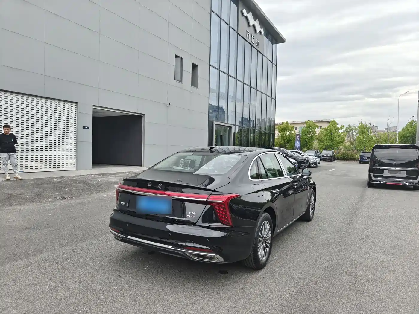 Hongqi H5 2025 1.5T DCT 600,000 Units Commemorative Edition фото 6