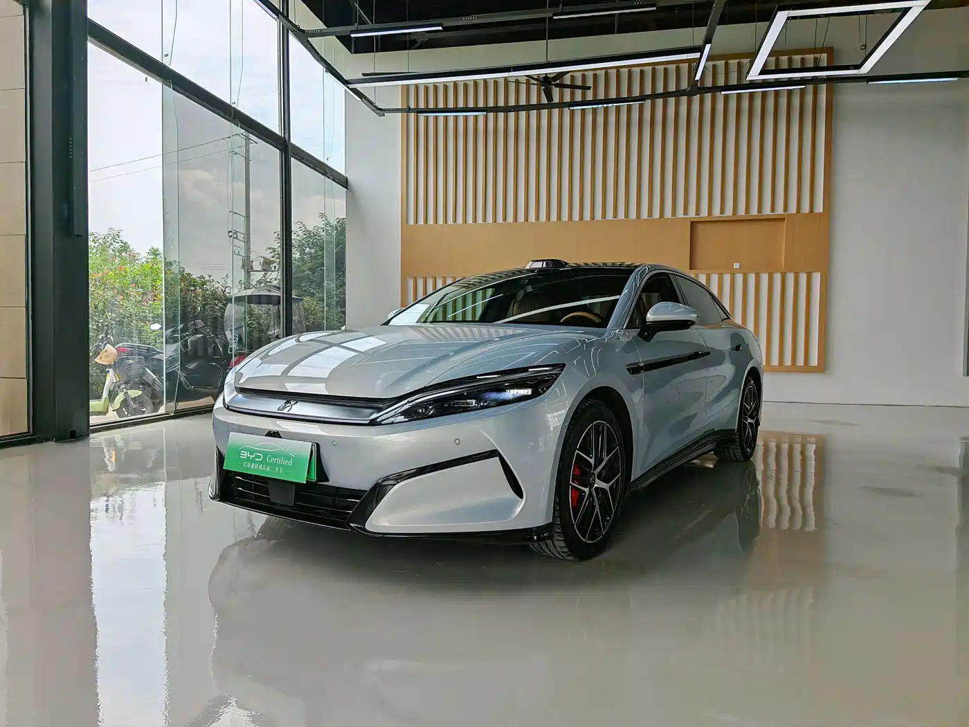 BYD Han L 2025