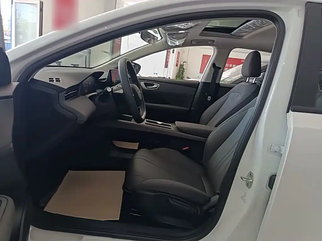 Roewe D6 2026 2025 Model 450km Premium Edition