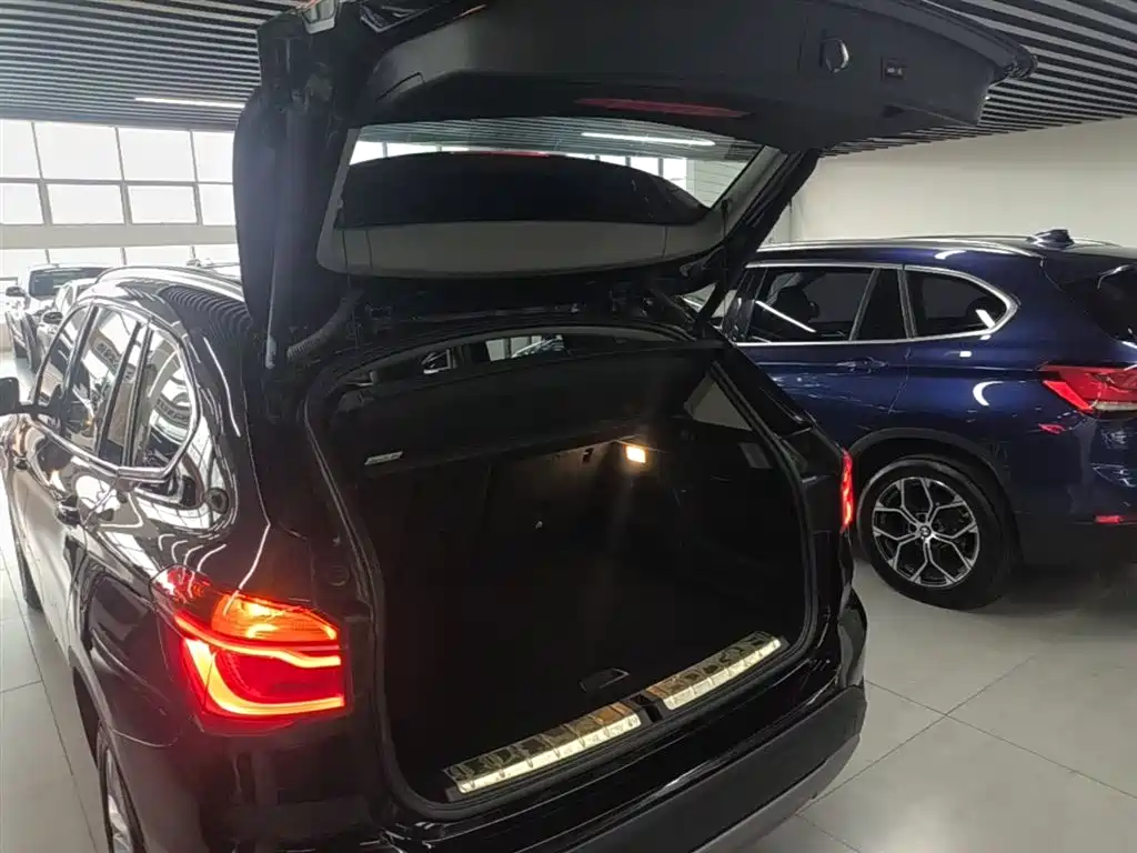 BMW X1 2016 sDrive18Li Premium Model фото 18