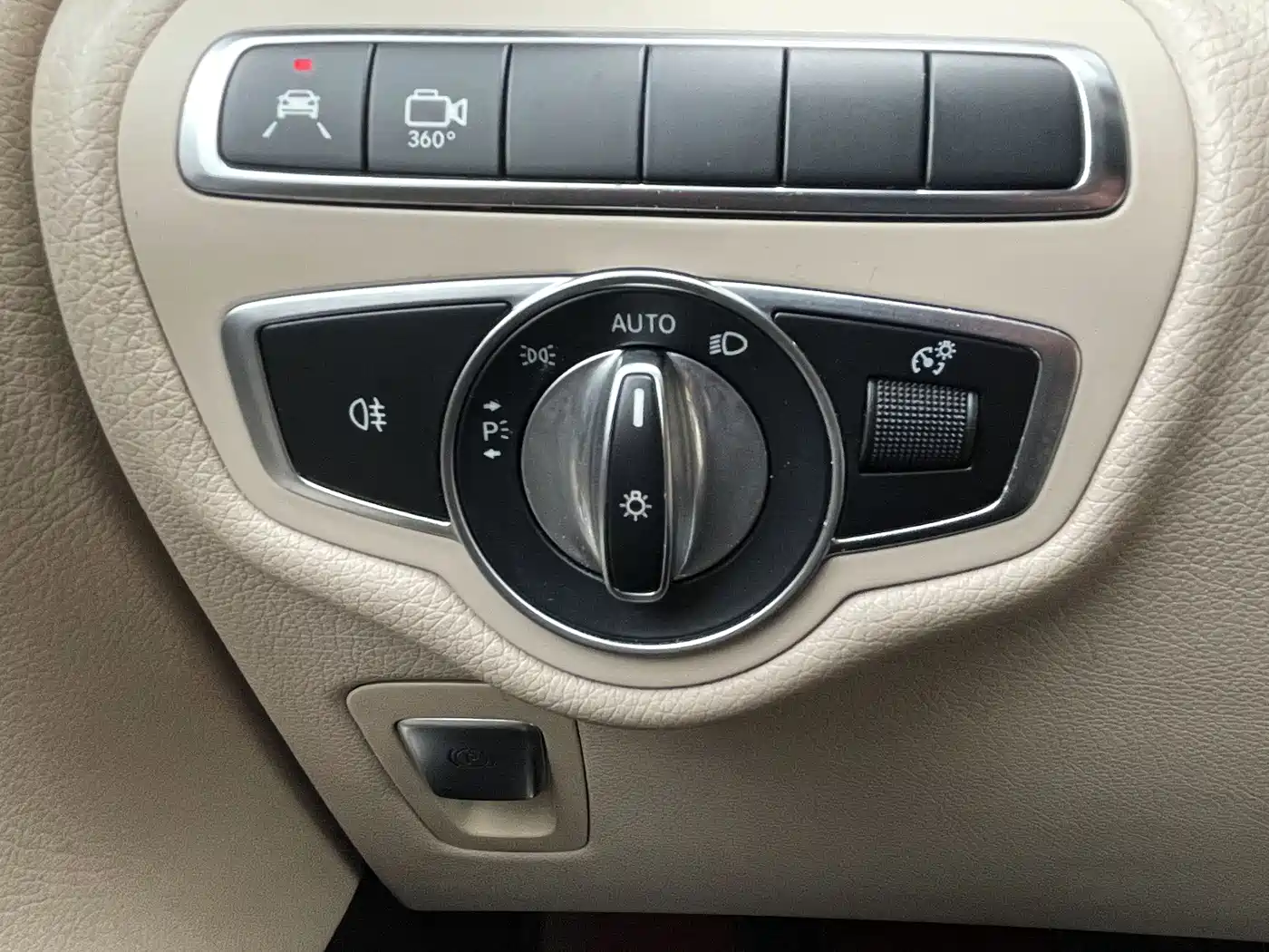 Mercedes-Benz V-Class 2018 V 260 L Premium Long Wheelbase Edition China VI фото 8