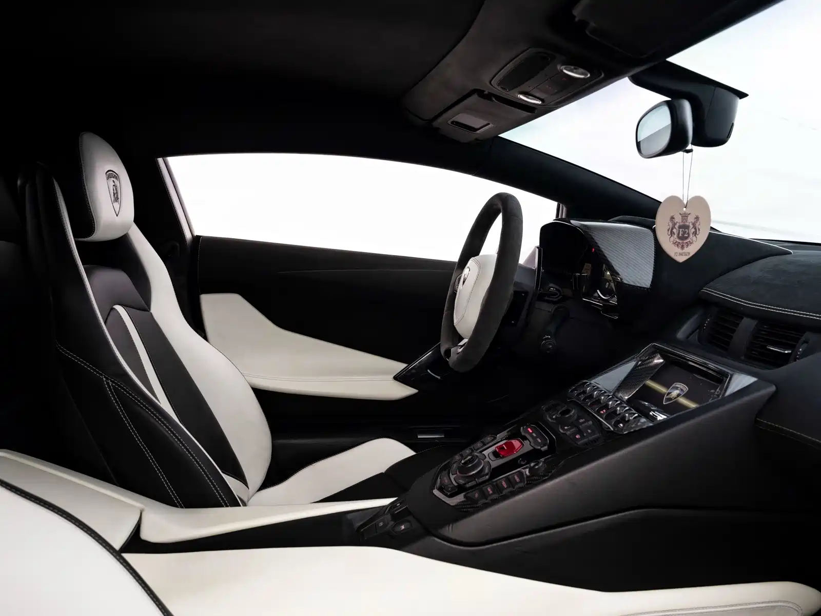 Photo 26 - Lamborghini Aventador