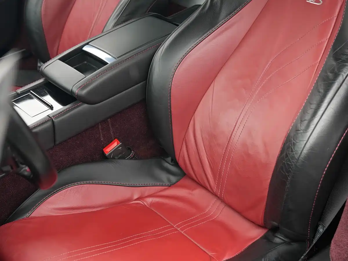Aston Martin V8 Vantage 2012 4.7L S Coupe фото 7