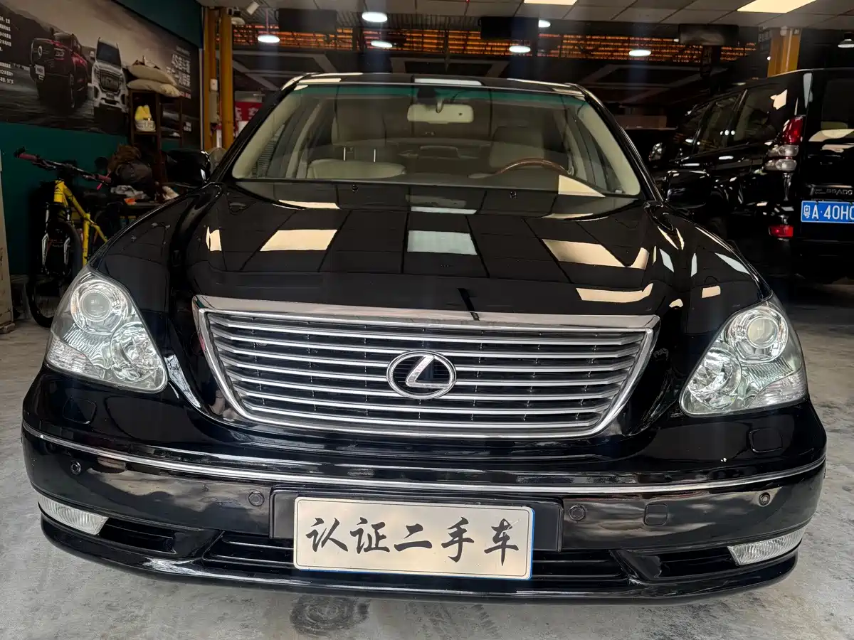 Фото 2 - Lexus LS