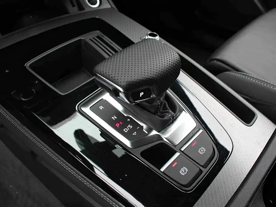 Audi Q5L 2024 Model 40 TFSI Luxury Dynamic фото 7