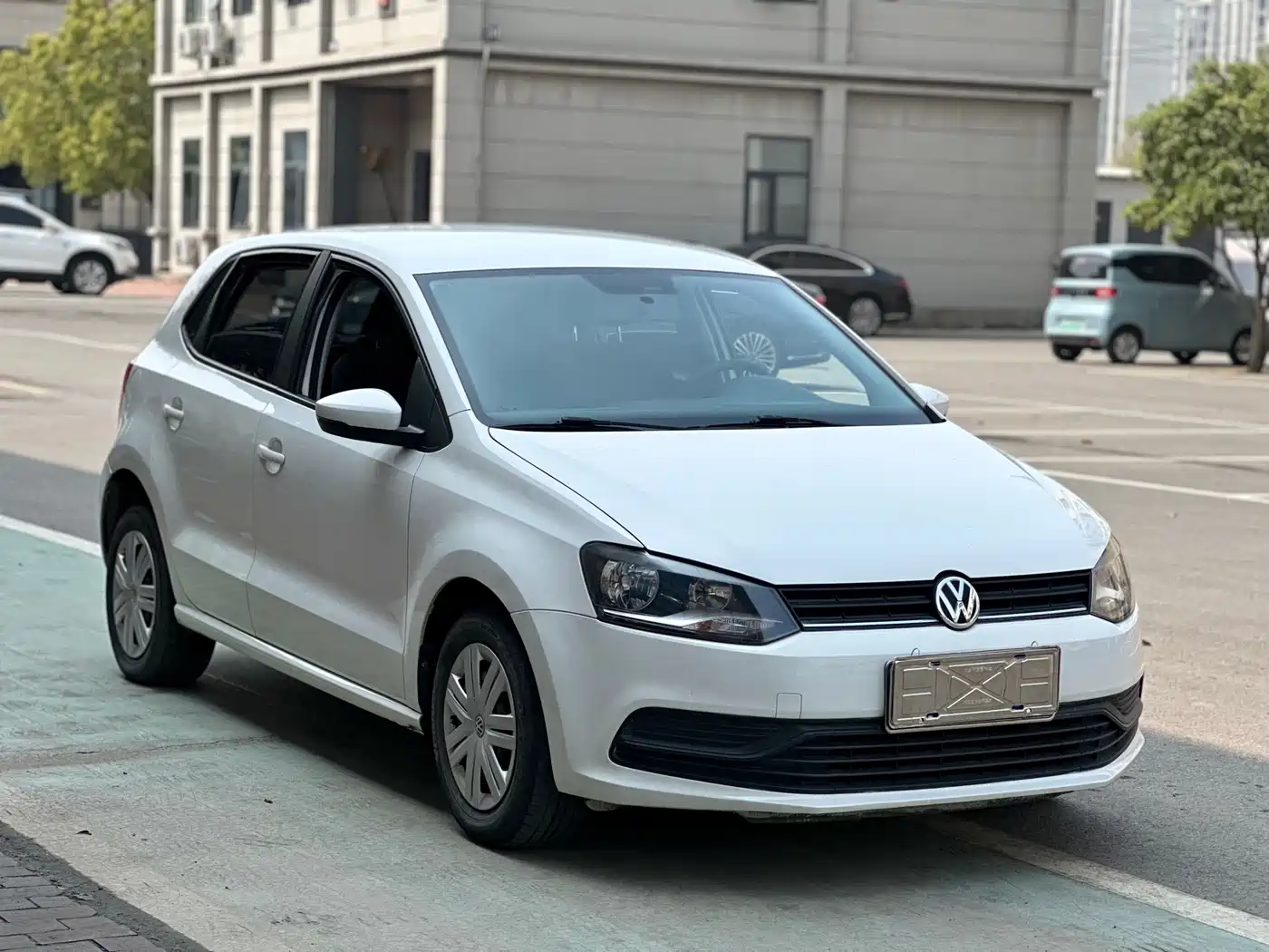 VOLKSWAGEN POLO