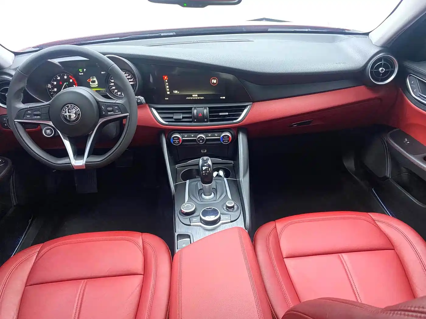 Alfa Romeo Giulia 2017 2017 2.0T 200HP Luxury Edition