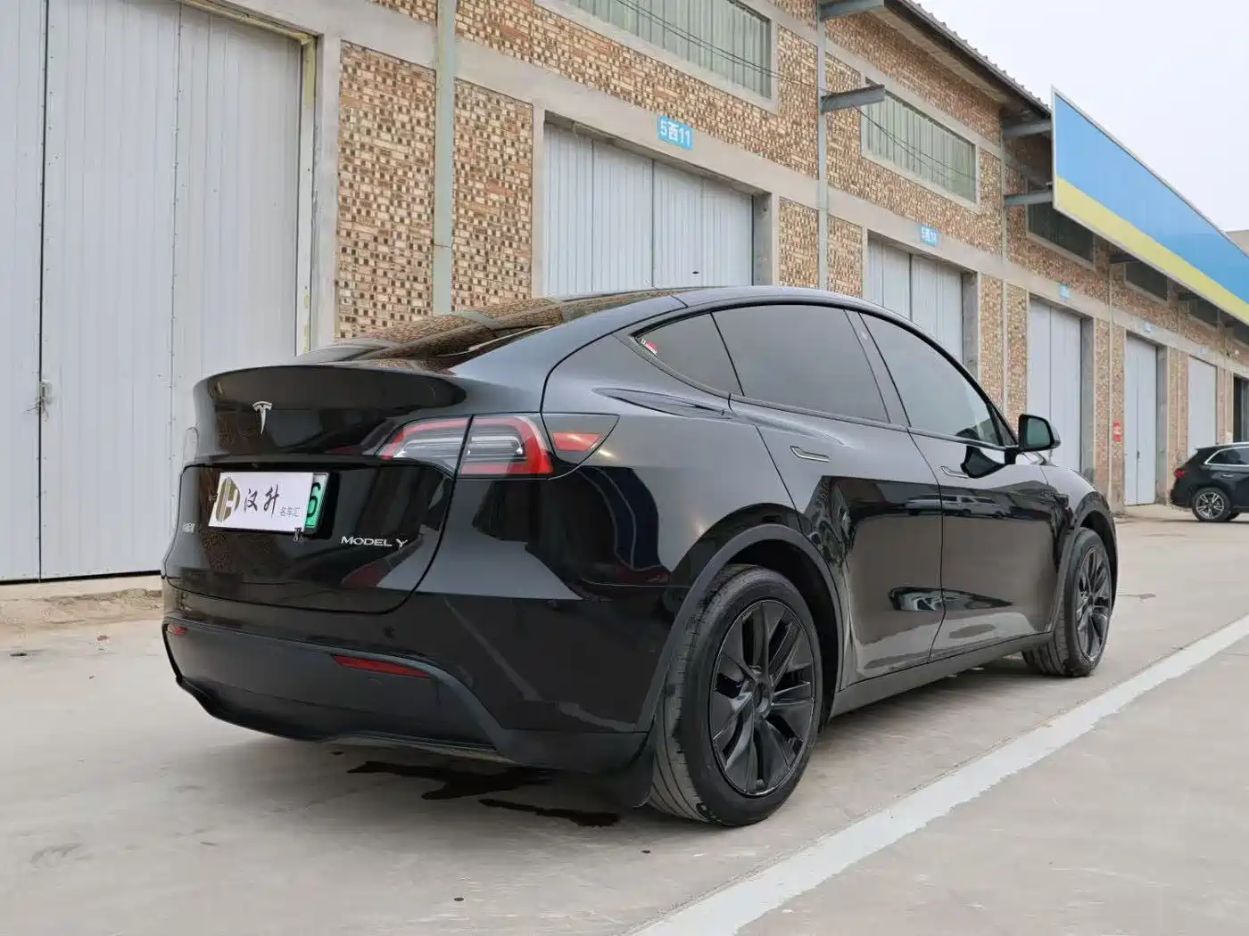 TESLA MODEL Y