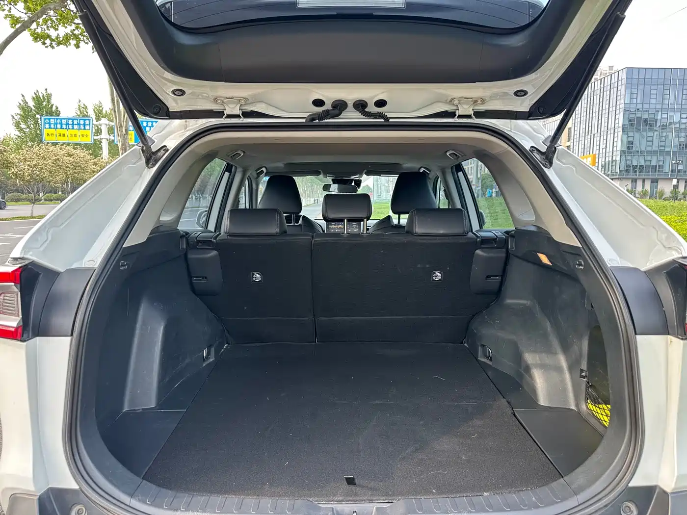 Toyota Wildlander 2022 2.0L CVT FWD Luxury Edition фото 6