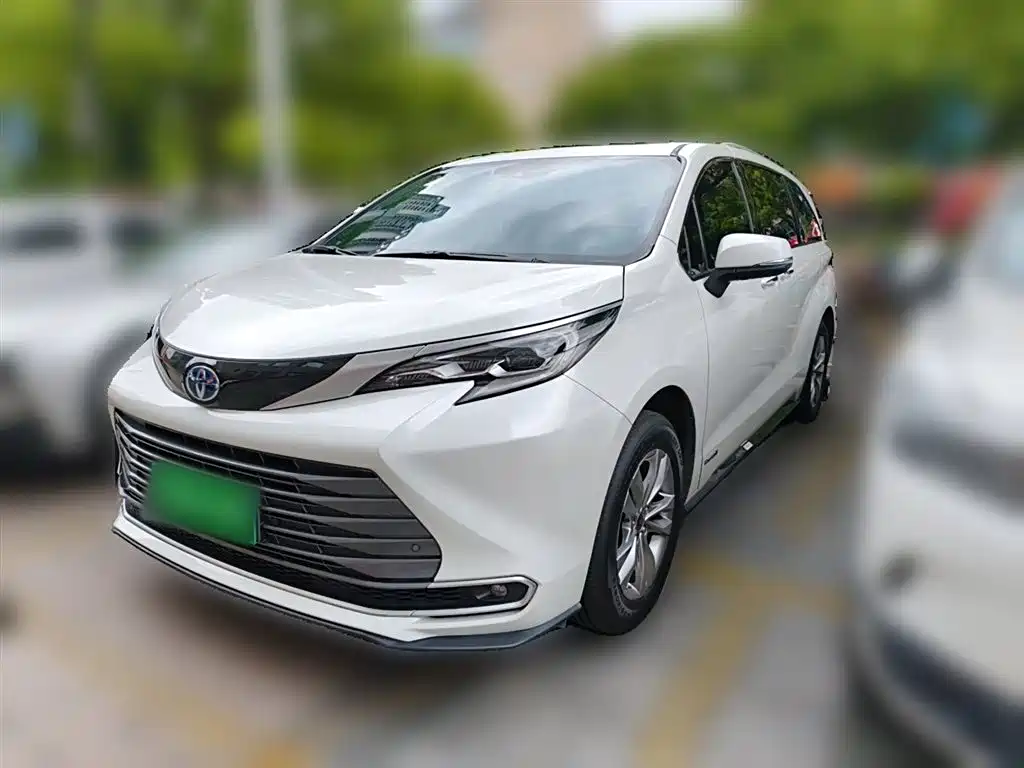Toyota Sienna 2021 2.5L Hybrid Ultimate Edition фото 2