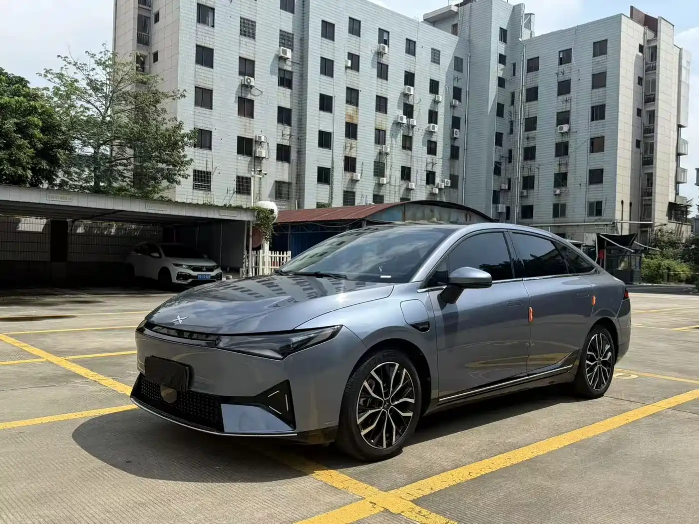 Фото 1 - XPeng P5