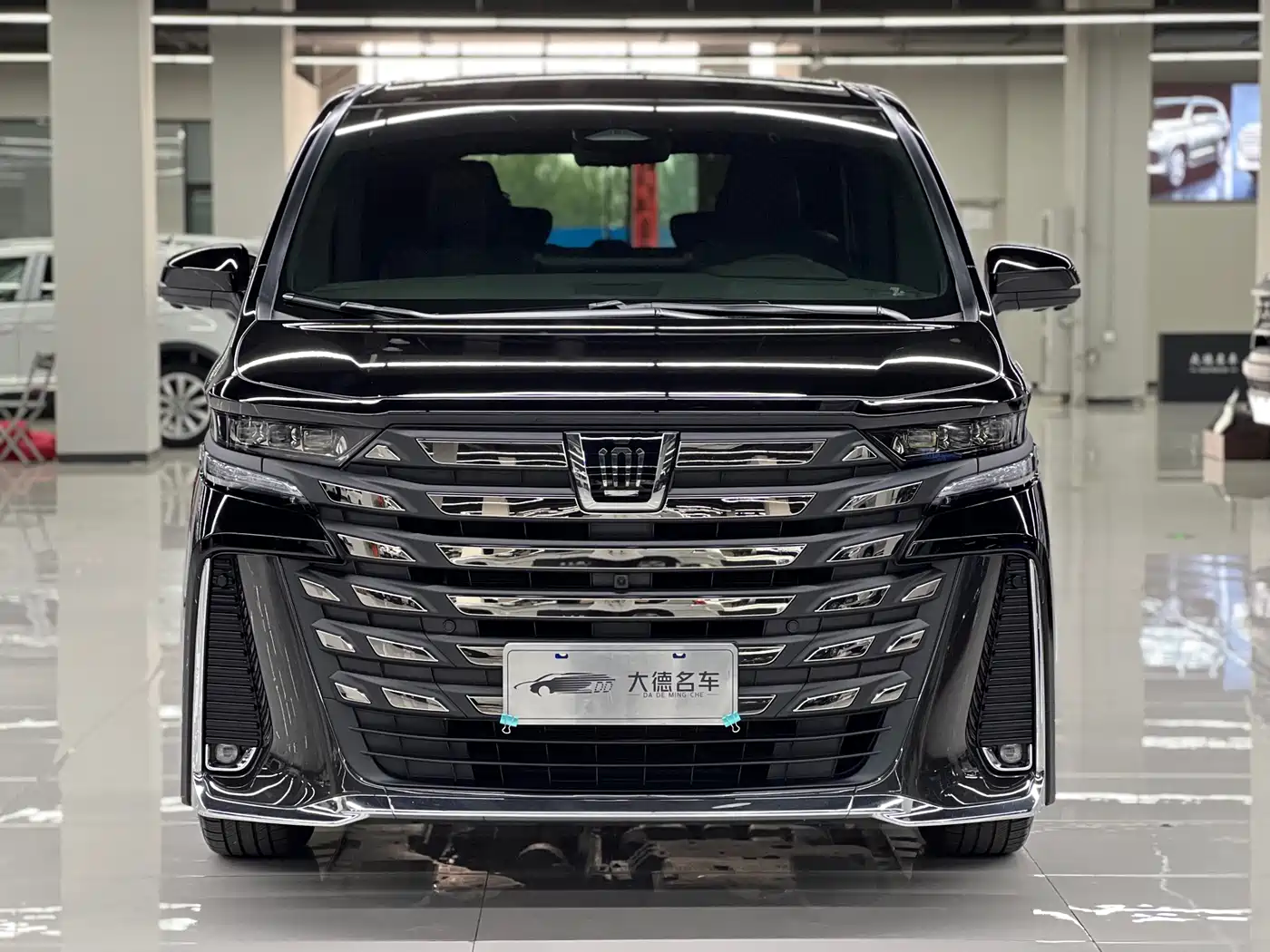 Toyota Vellfire 2024 Crown Hybrid 2.5L Executive Premium Edition фото 2