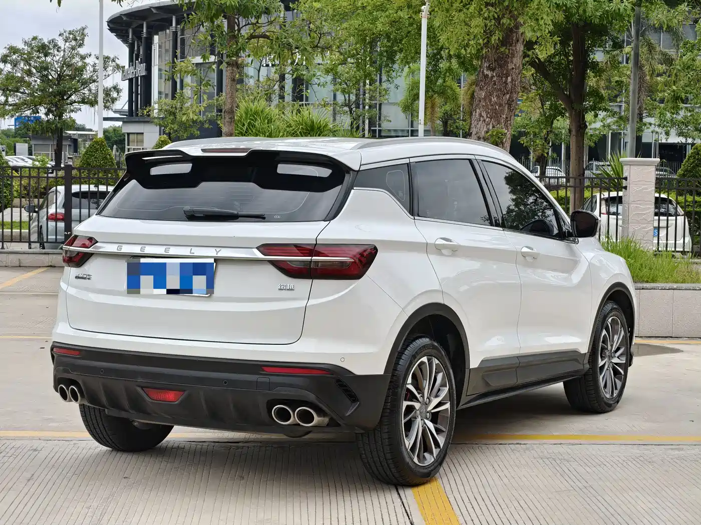 Фото 12 - Geely Binyue