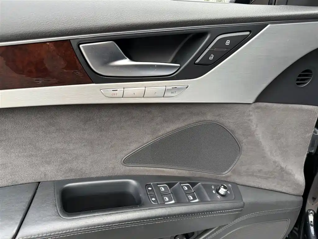 Audi A8 2012 A8L 6.3 FSI W12 quattro фото 11