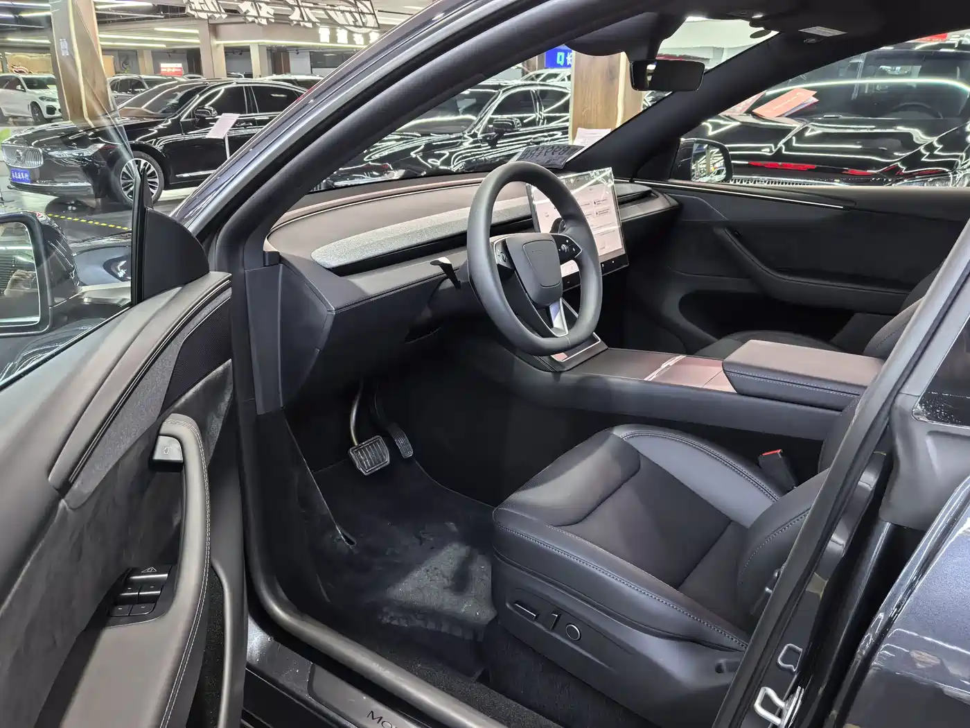 Tesla Model Y 2026 Long Range All-Wheel Drive фото 7