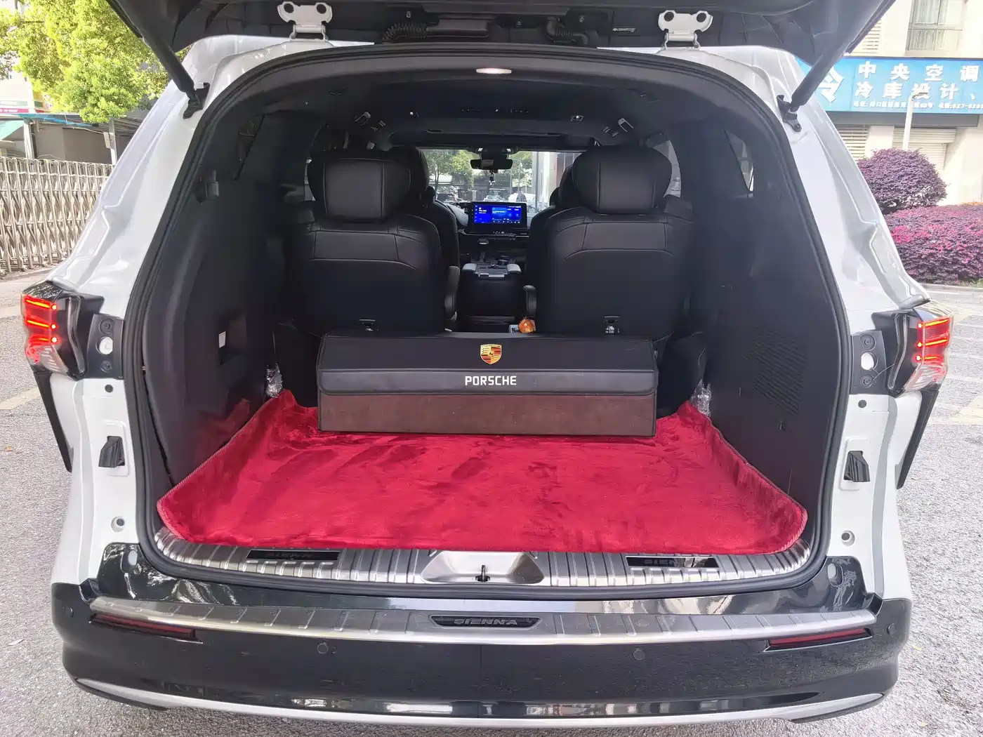 Toyota Sienna 2023 2.5L Hybrid Luxury Welfare Edition фото 28