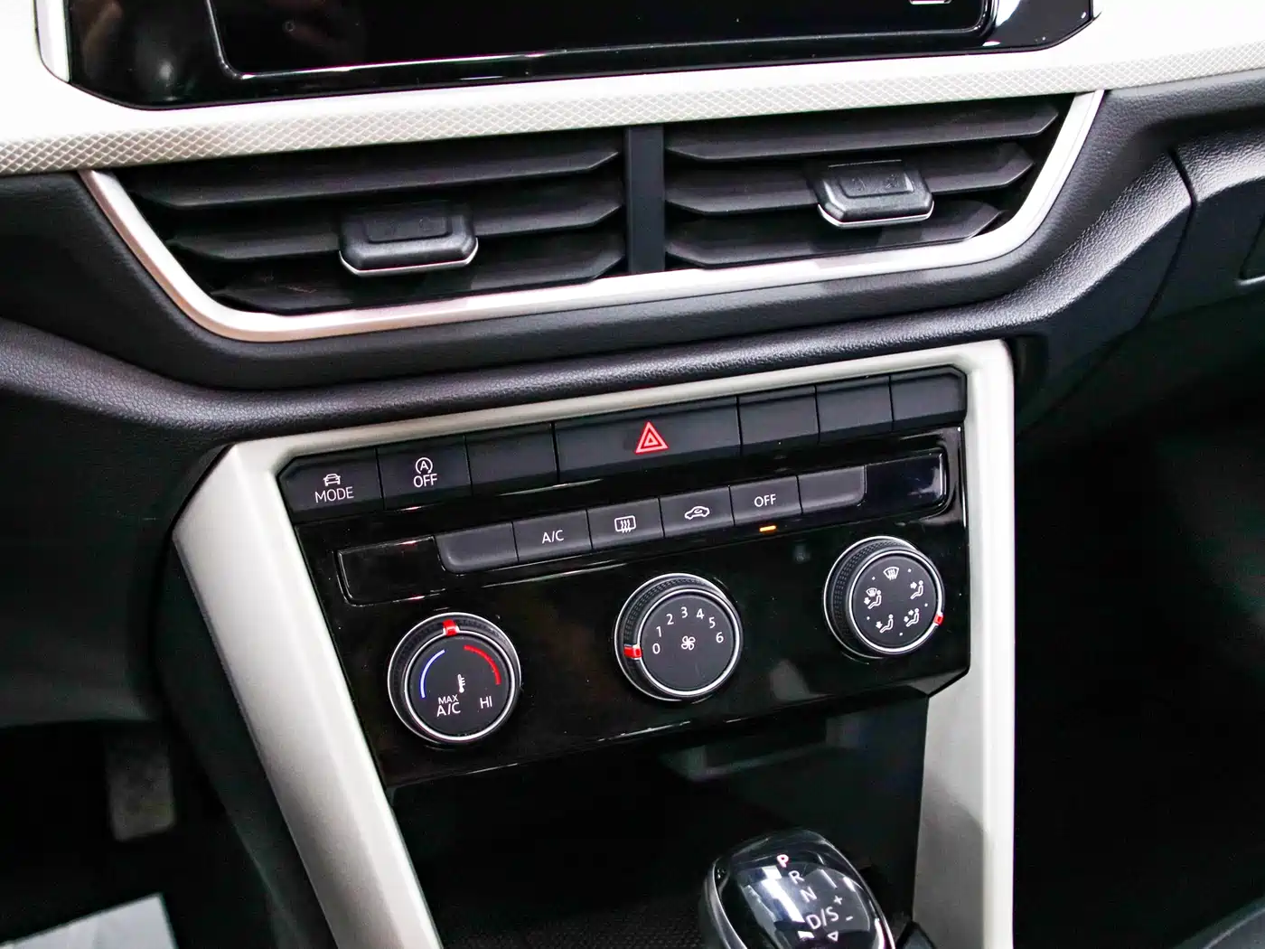 Volkswagen T-ROC 2023 280TSI DSG 2WD Time Edition фото 10
