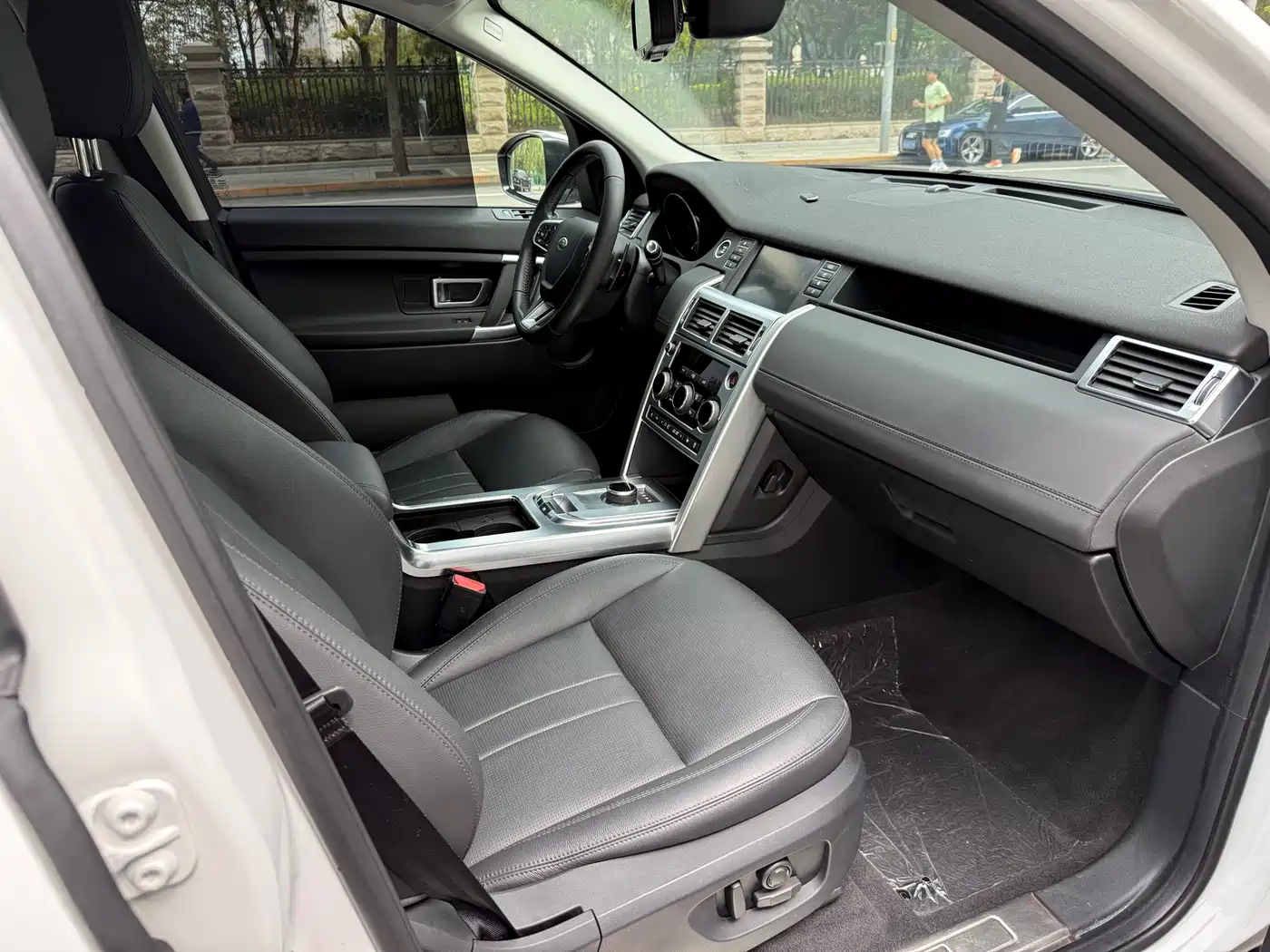 Land Rover Discovery Sport 2018 240PS SE Edition фото 13