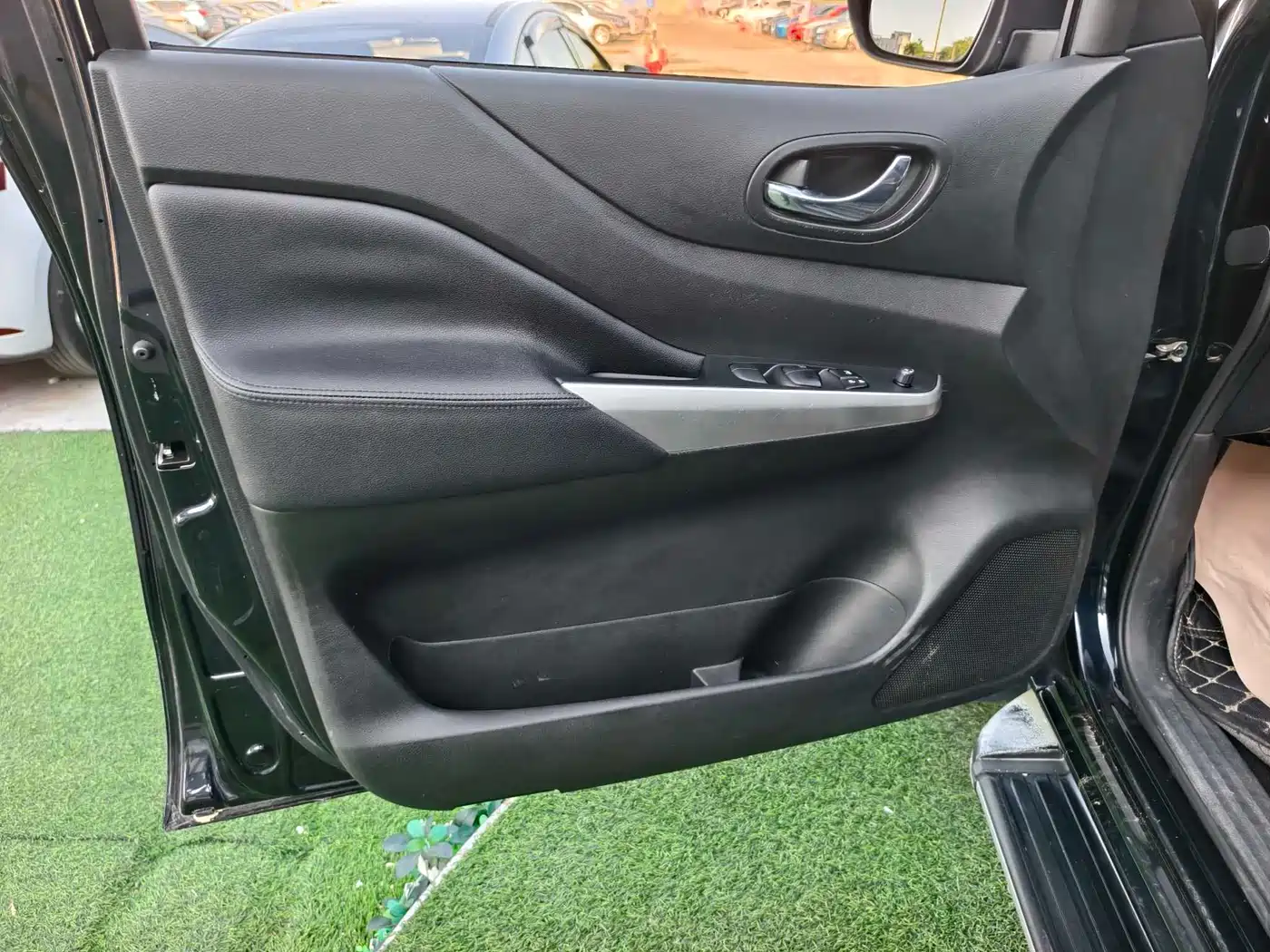Nissan Navara 2019 2017 Model 2.5L Automatic 4WD Luxury QR25