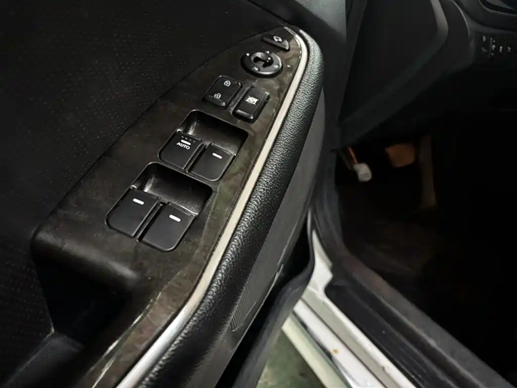 Kia K5 2014 2.0L Automatic LUXURY фото 4