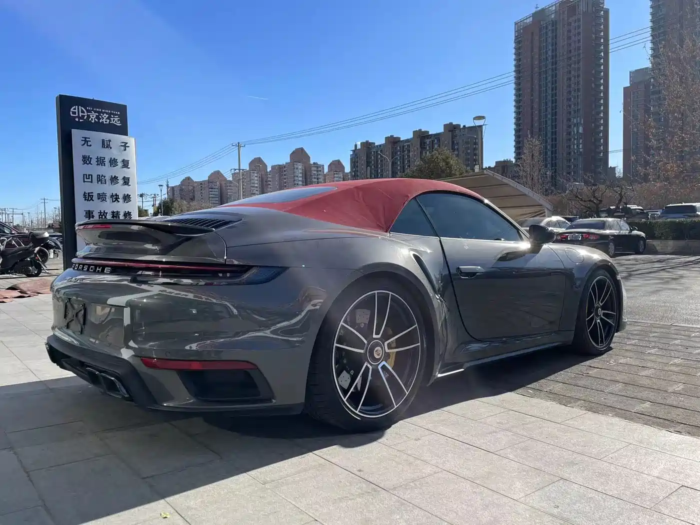 PORSCHE 911