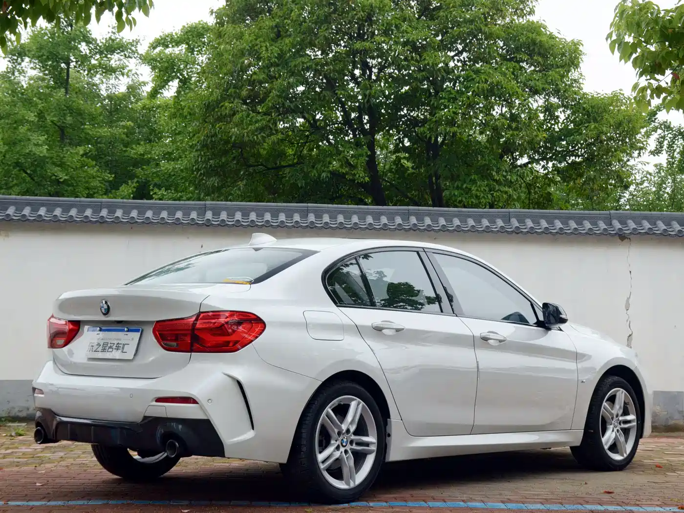 BMW 1-SERIES