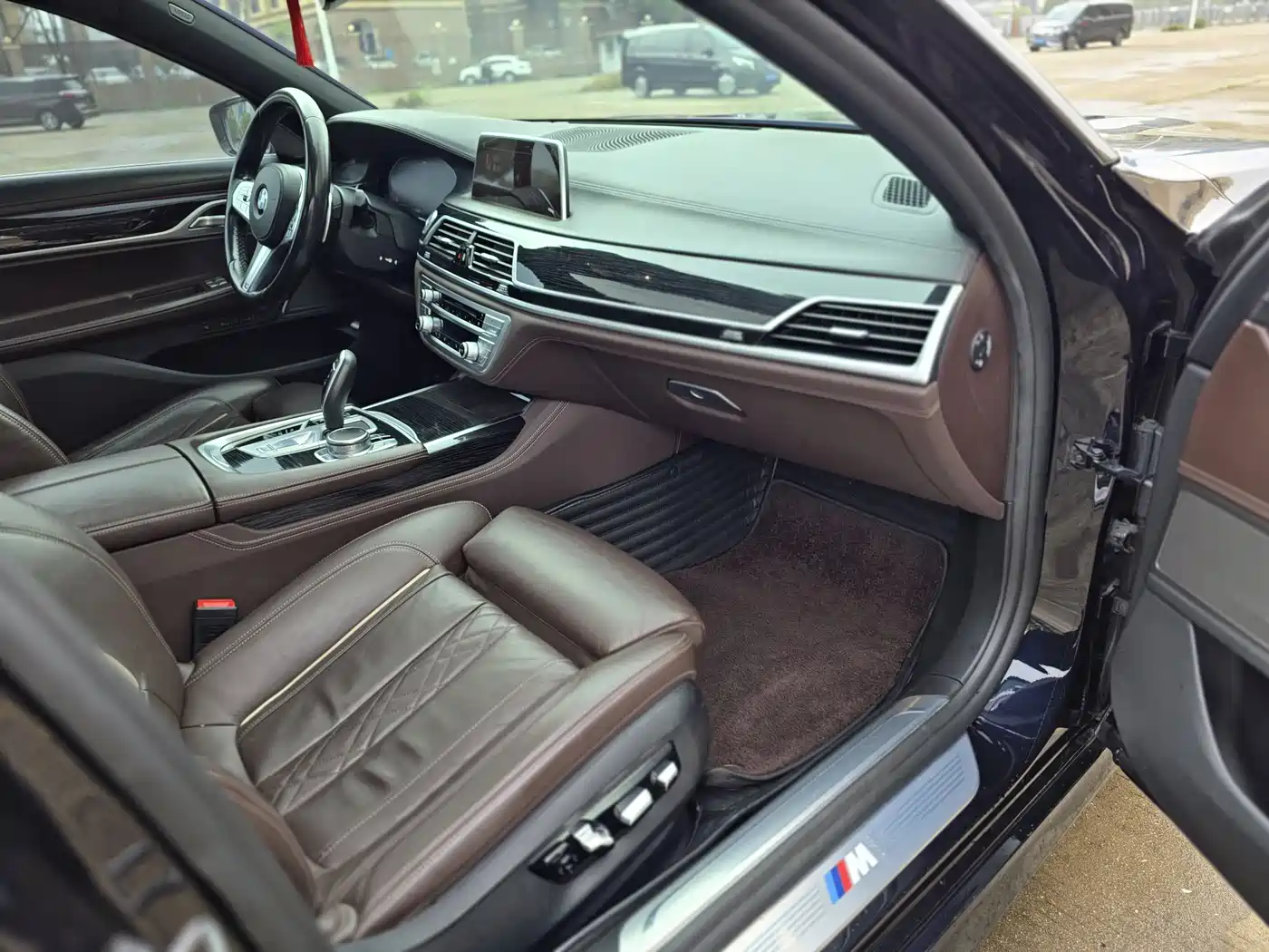 BMW 7 Series 2019 730Li M Sport Package фото 10