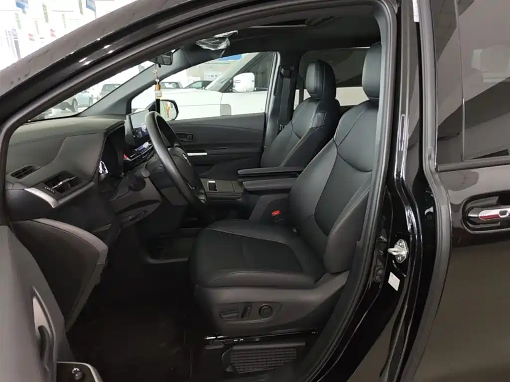 Toyota Granvia 2026 Model 2.5L Hybrid Luxury Edition фото 15