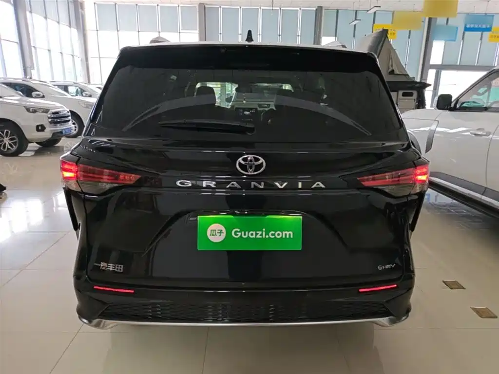 Toyota Granvia 2026 Model 2.5L Hybrid Luxury Edition фото 6
