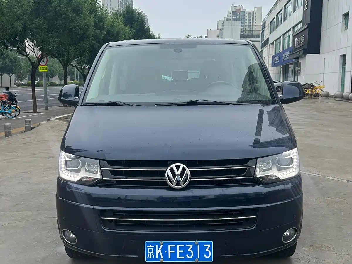 Volkswagen Multivan 2012 2.0TSI 2WD Luxury Edition фото 2