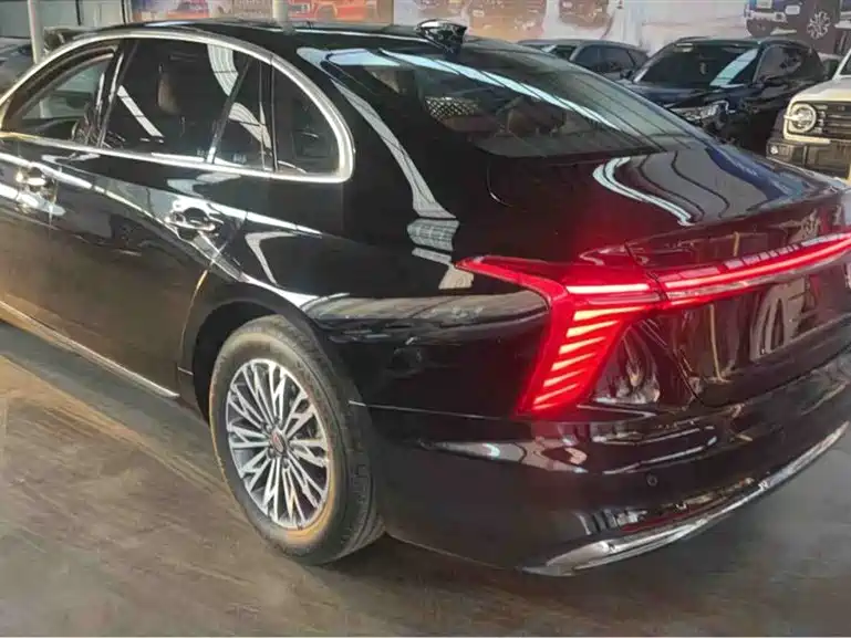 Hongqi H5 2023 2.0T Auto Smart Connect Flag Comfort фото 9