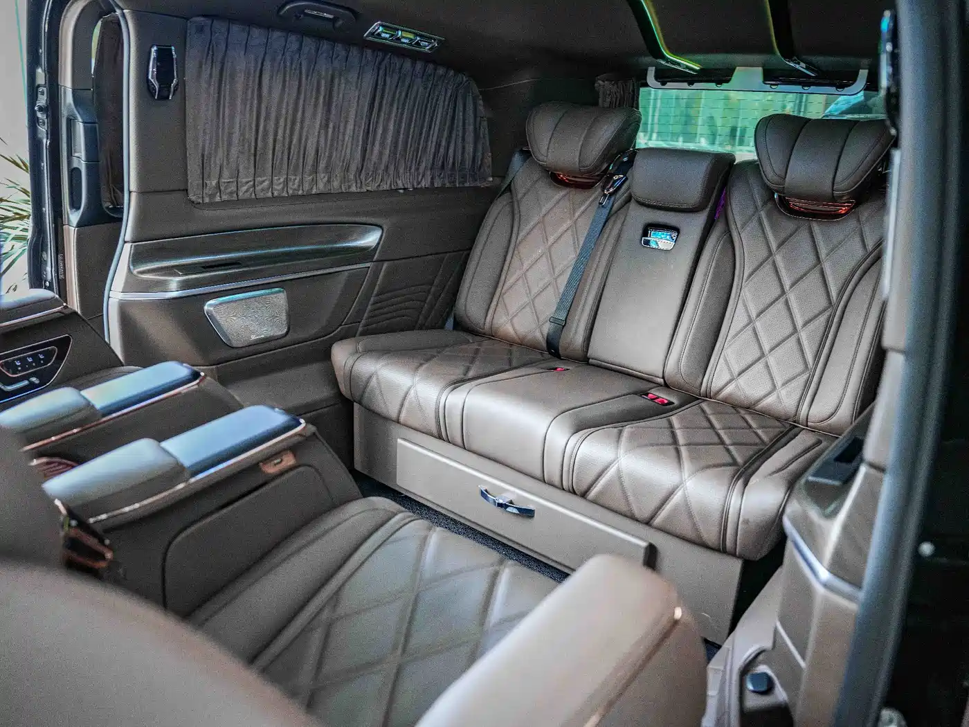 Mercedes-Benz V-Class 2024 V 300 L Long Wheelbase Premium фото 12